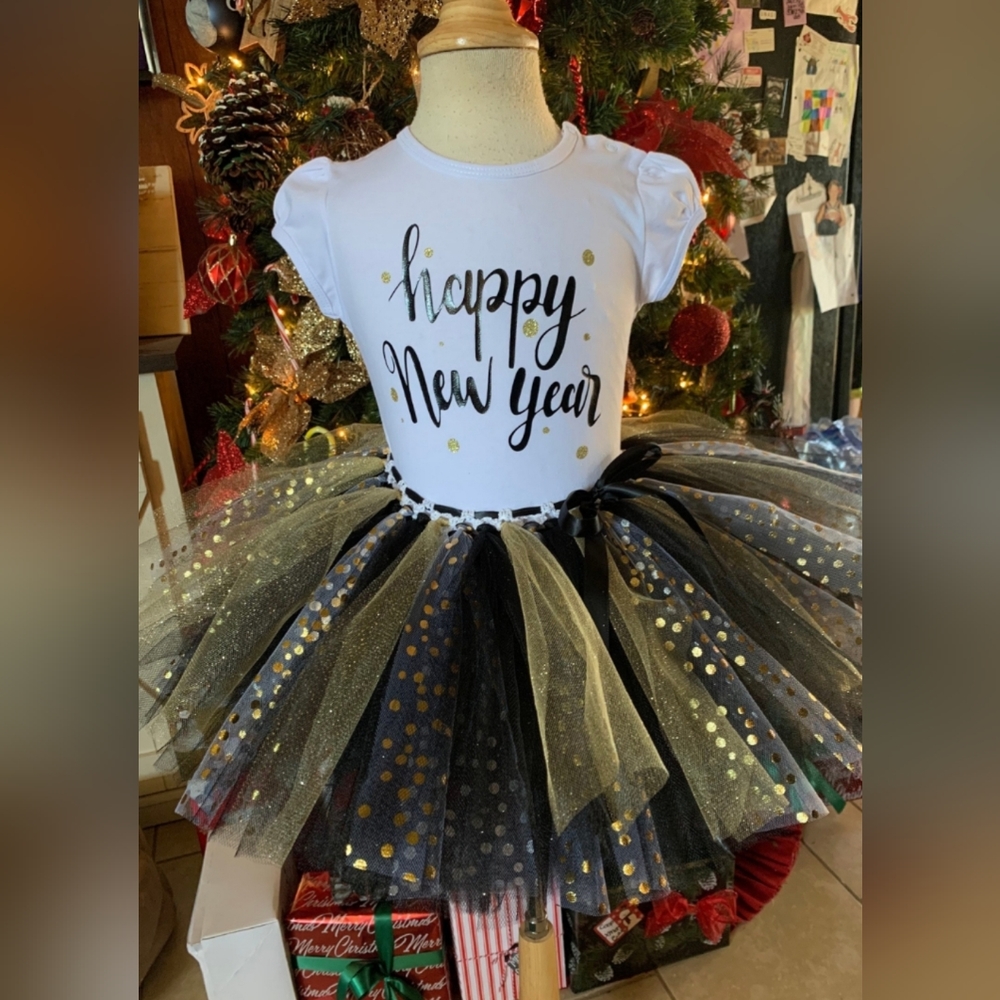 Girls Size 10 New Years Eve Outfit, T shirt and Tulle Ribbon Skirt.